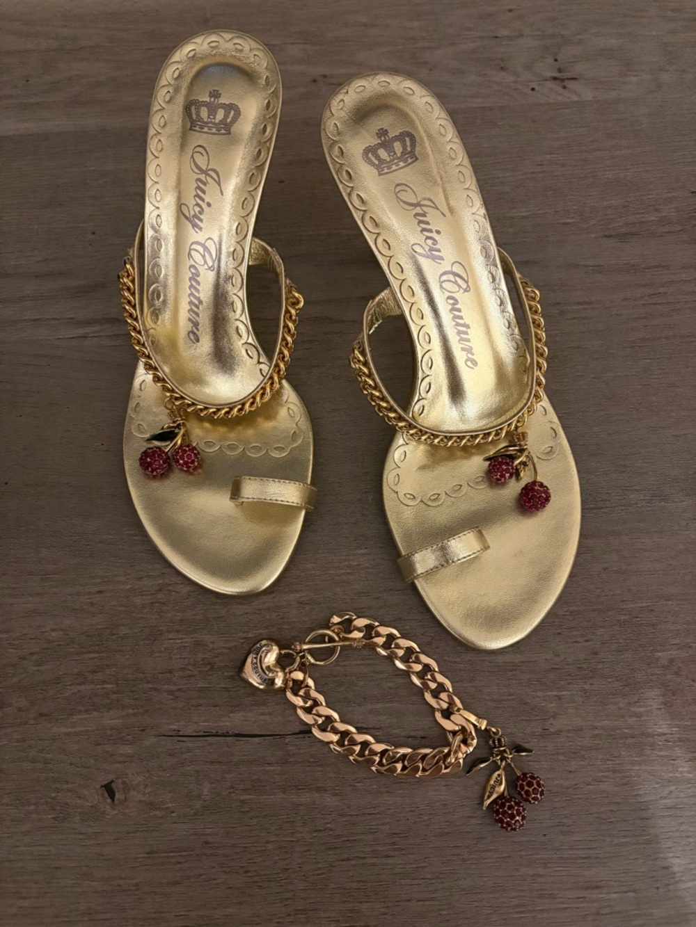 NWOT  Rare Vintage Juicy Couture Gold Chain Mule Sandals Heels w/ Cherry Charms - Picture 2 of 6